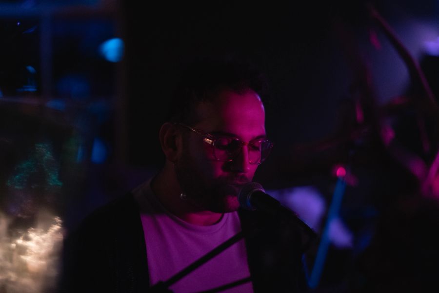 Elliot.wavs press photo 9