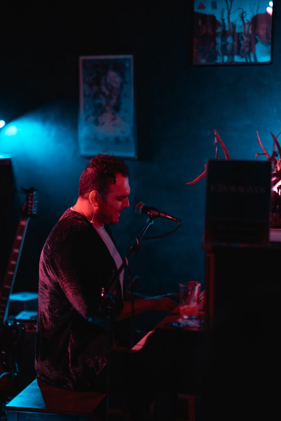 Elliot.wavs press photo 11