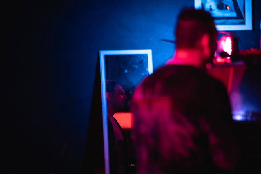 Elliot.wavs press photo 15