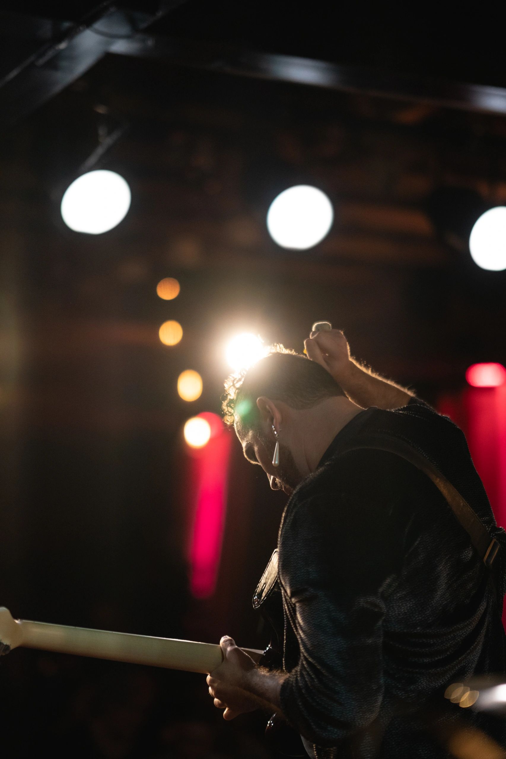 Elliot.wavs press photo 8